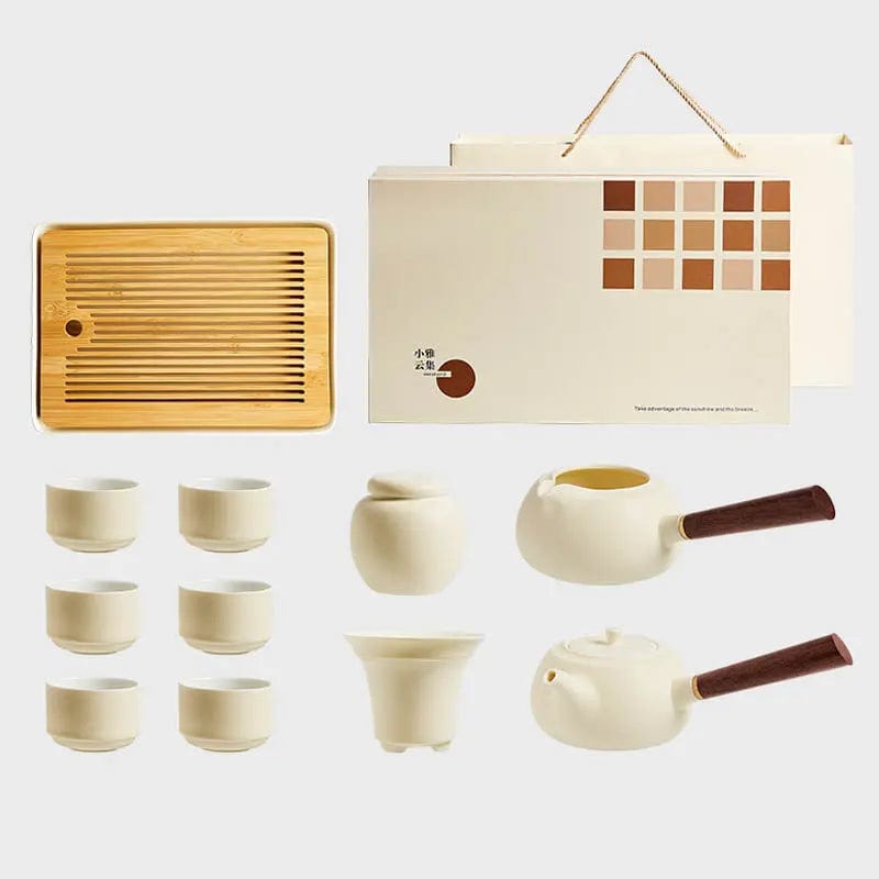 Biały ceramiczny zestaw do herbaty