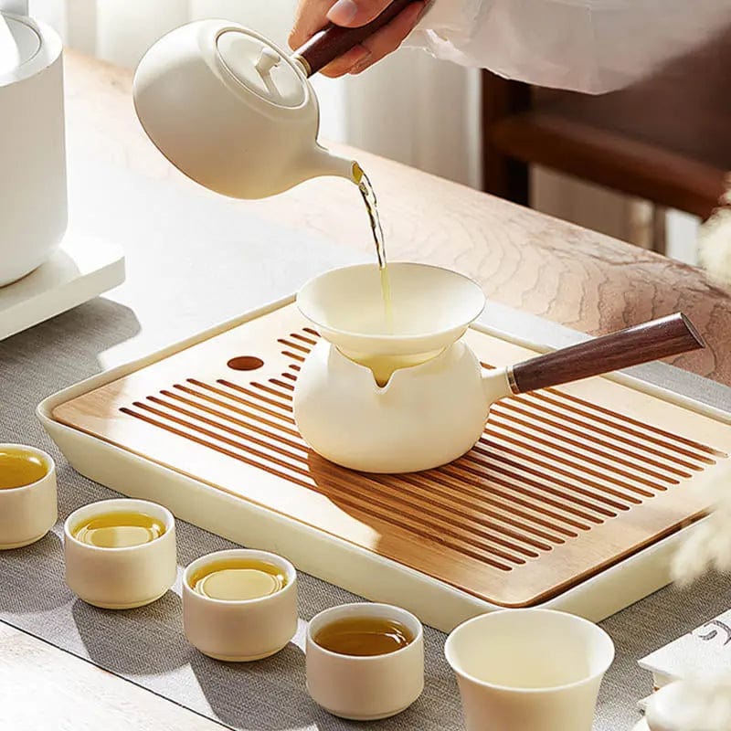 Biały ceramiczny zestaw do herbaty
