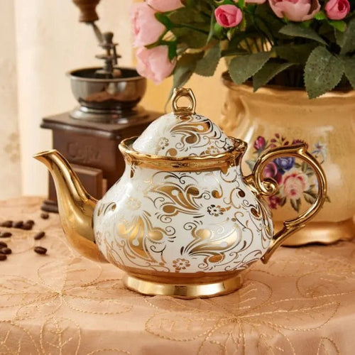 Biały i złoty porcelanowy zestaw do herbaty