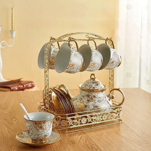Biały i złoty porcelanowy zestaw do herbaty