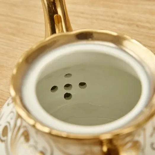 Biały i złoty porcelanowy zestaw do herbaty