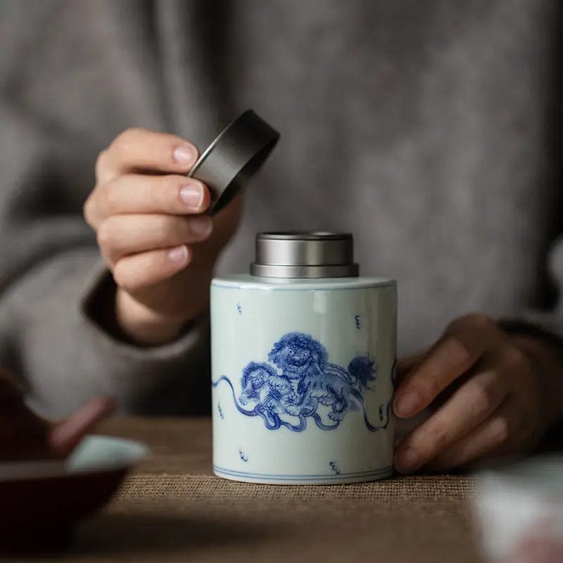 Ceramiczny pojemnik na herbatę biało-niebieski