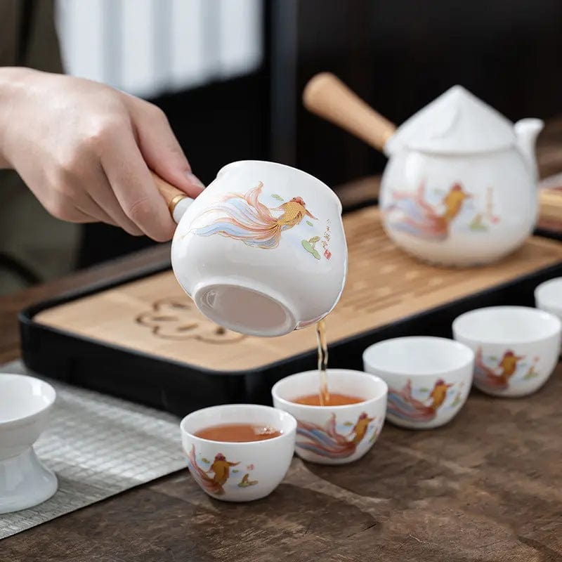 Chiński porcelanowy zestaw do herbaty z eleganckim wzorem ryb
