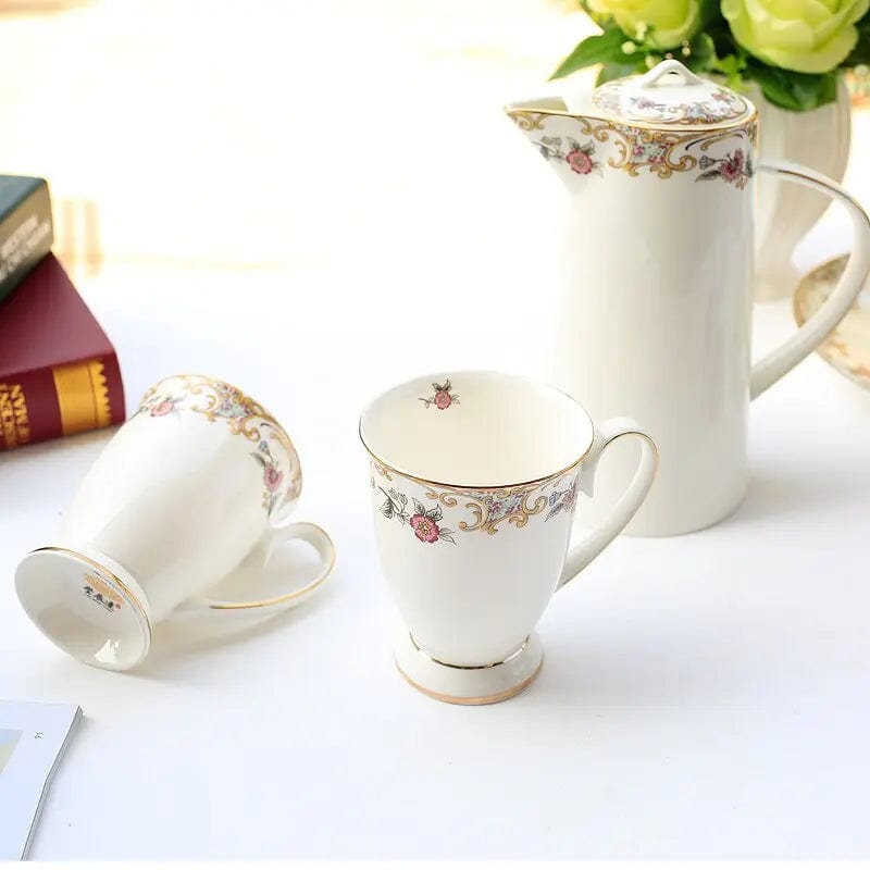 Elegancki biały zestaw do herbaty z porcelany angielskiej