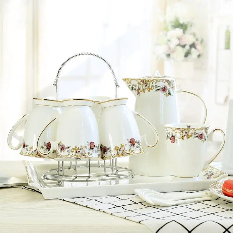 Elegancki biały zestaw do herbaty z porcelany angielskiej