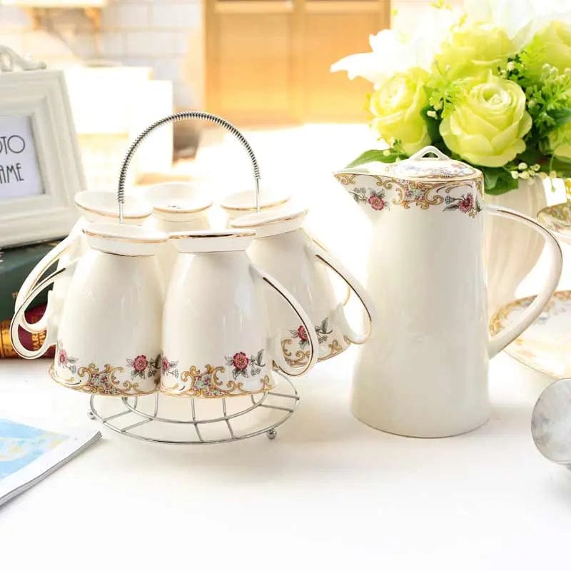 Elegancki biały zestaw do herbaty z porcelany angielskiej