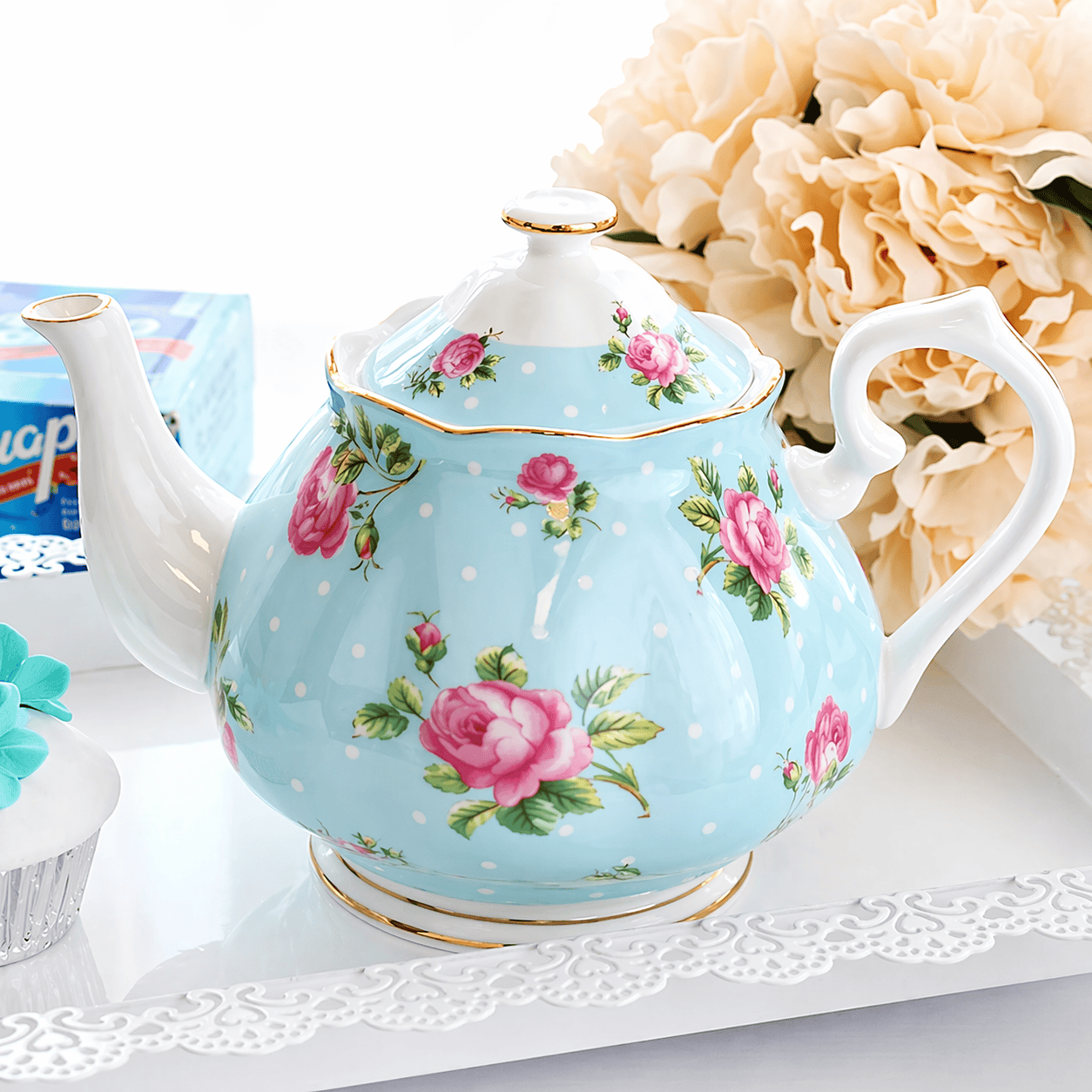 Porcelanowy dzbanek do herbaty 1L z niebieskimi kropkami i złotą obwódką