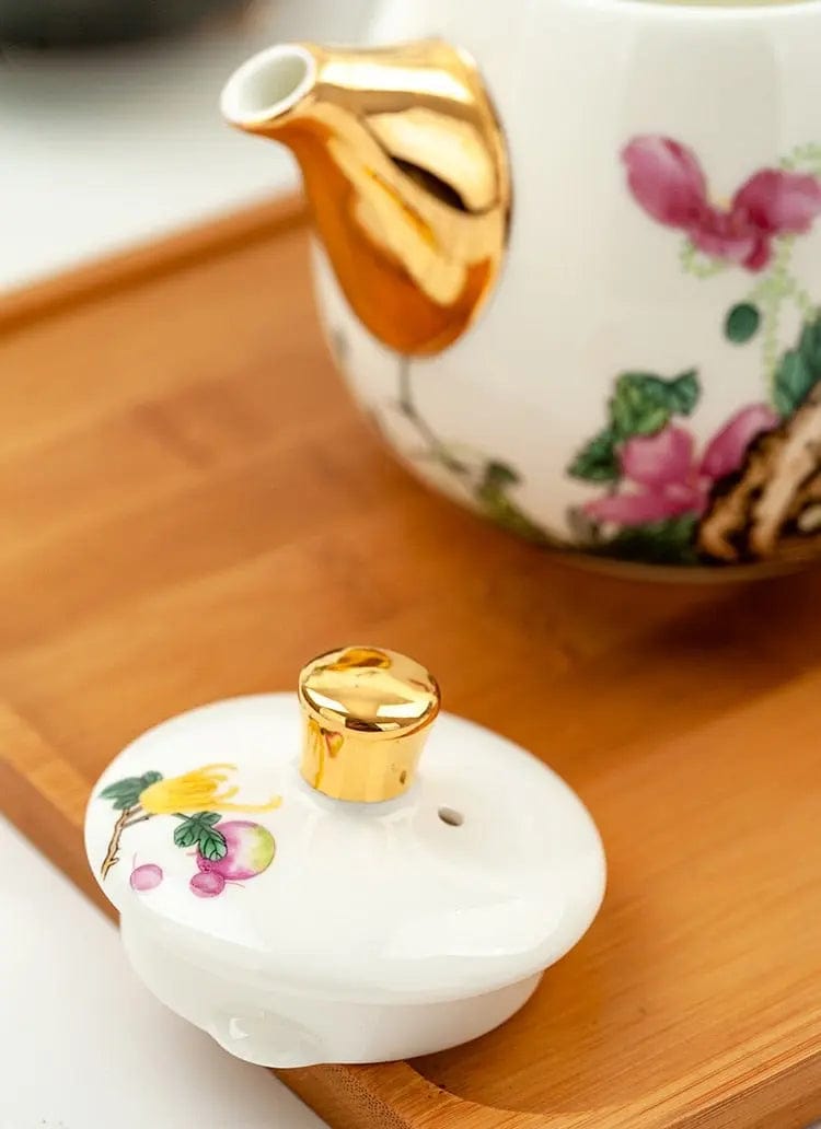 Porcelanowy dzbanek do herbaty 450 ml ze złotym wykończeniem