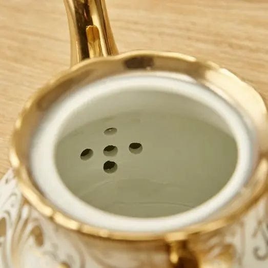 Porcelanowy dzbanek do herbaty biały ze złotem 1L
