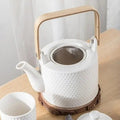 Porcelanowy dzbanek do herbaty o skandynawskim designie 750 ml