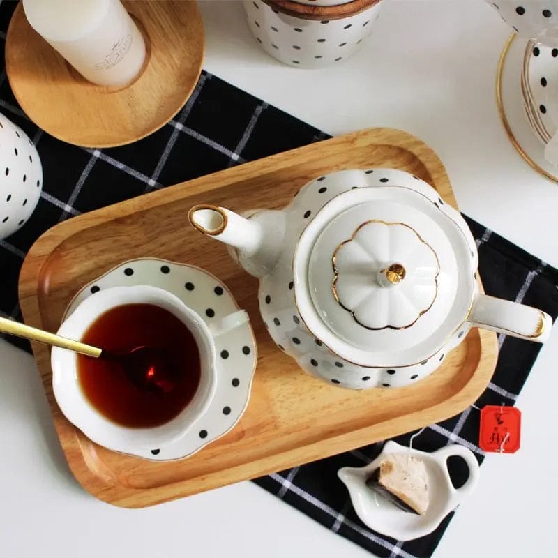 Porcelanowy dzbanek do herbaty z czarnymi kropkami, 860 ml