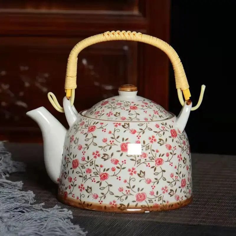 Porcelanowy dzbanek do herbaty z czerwonymi kwiatami, 900 ml