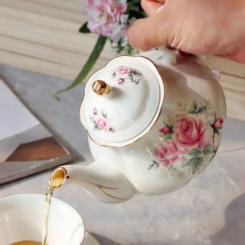 Porcelanowy dzbanek do herbaty z motywem kwiatów kamelii 500 ml