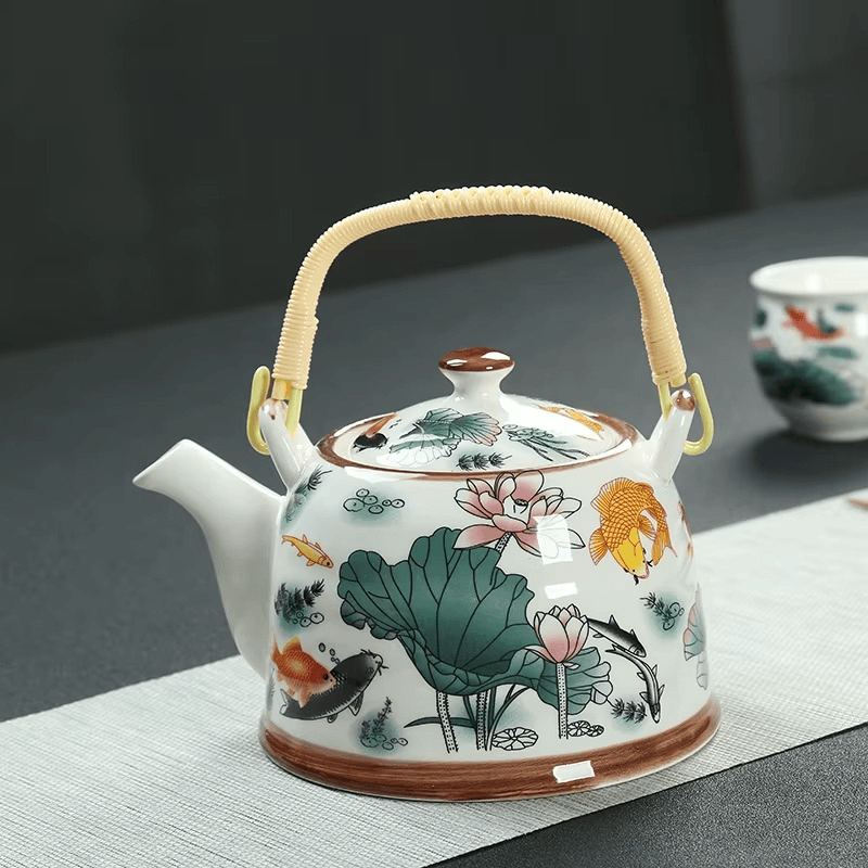 Porcelanowy dzbanek do herbaty z motywem ryby 900 ml