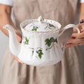 Porcelanowy dzbanek do herbaty z reliefem 850 ml
