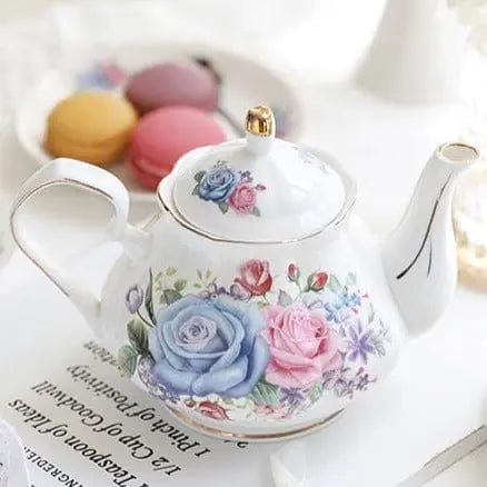 Porcelanowy zestaw do herbaty w kolorach białym, różowym i niebieskim