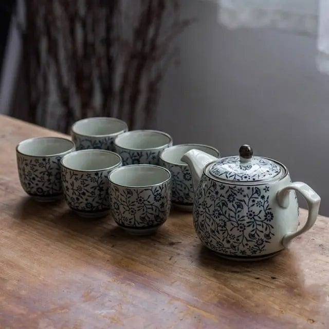 Porcelanowy zestaw do herbaty z drobnymi kwiatami 480 ml