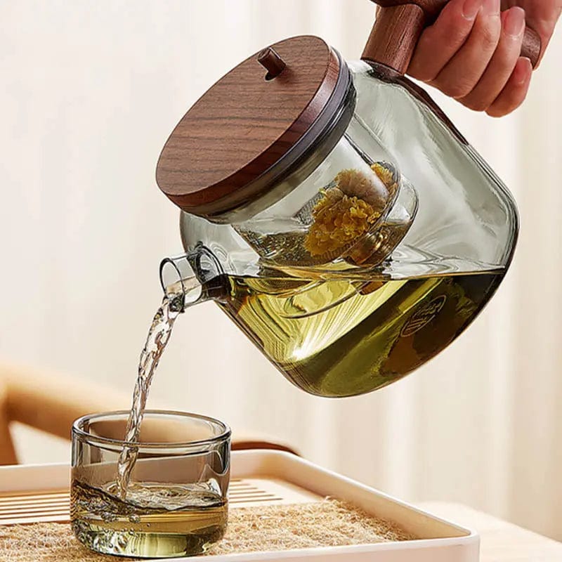 Szklany dzbanek do herbaty z drewnianym wieczkiem i zaparzaczem 700 ml