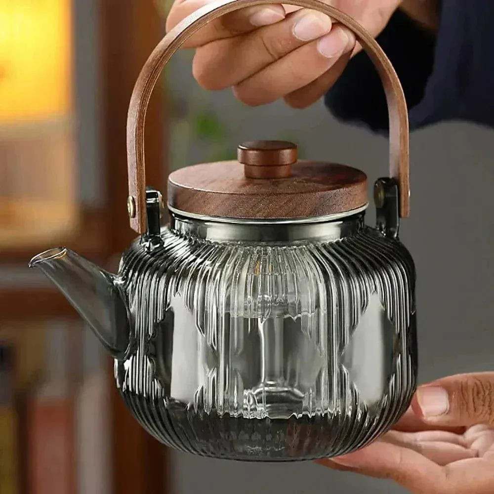 Szklany dzbanek do herbaty z drewnianymi elementami 800 ml