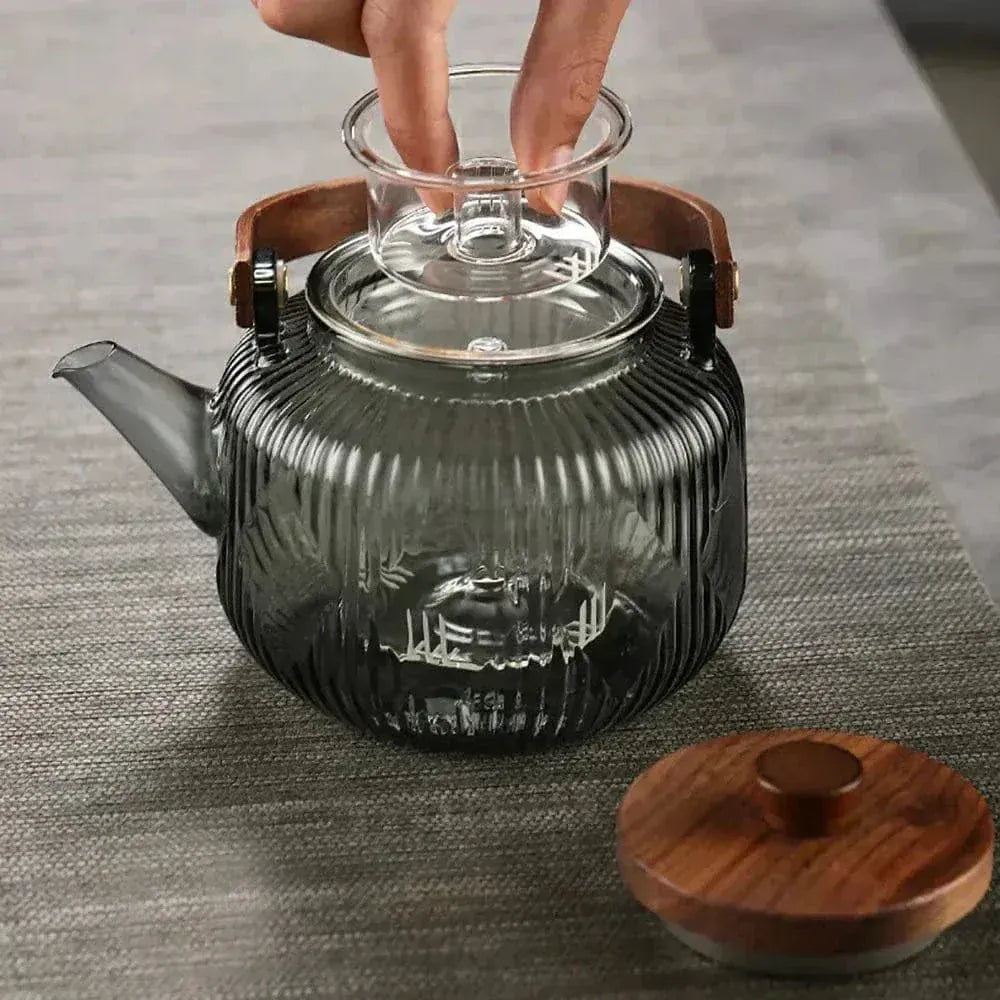 Szklany dzbanek do herbaty z drewnianymi elementami 800 ml