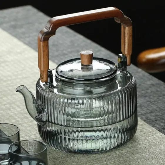 Szklany dzbanek do herbaty z kwadratowym drewnianym uchwytem 1,2L