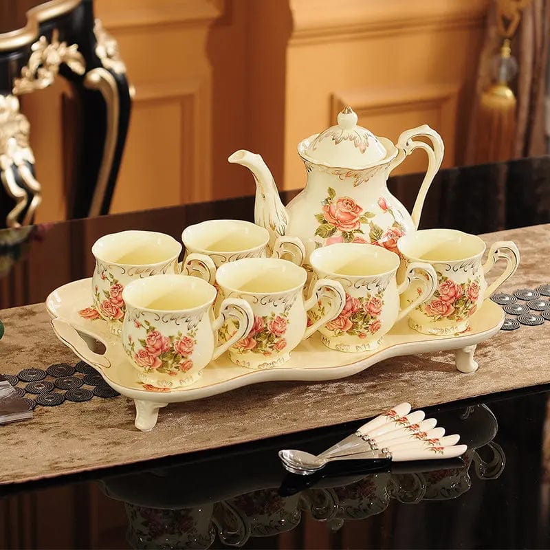 Zestaw do herbaty z motywem róż w porcelanie